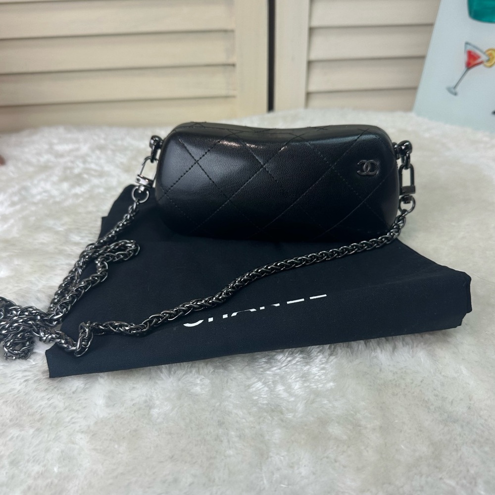 Chanel sunglasses case - Picture 2 of 6